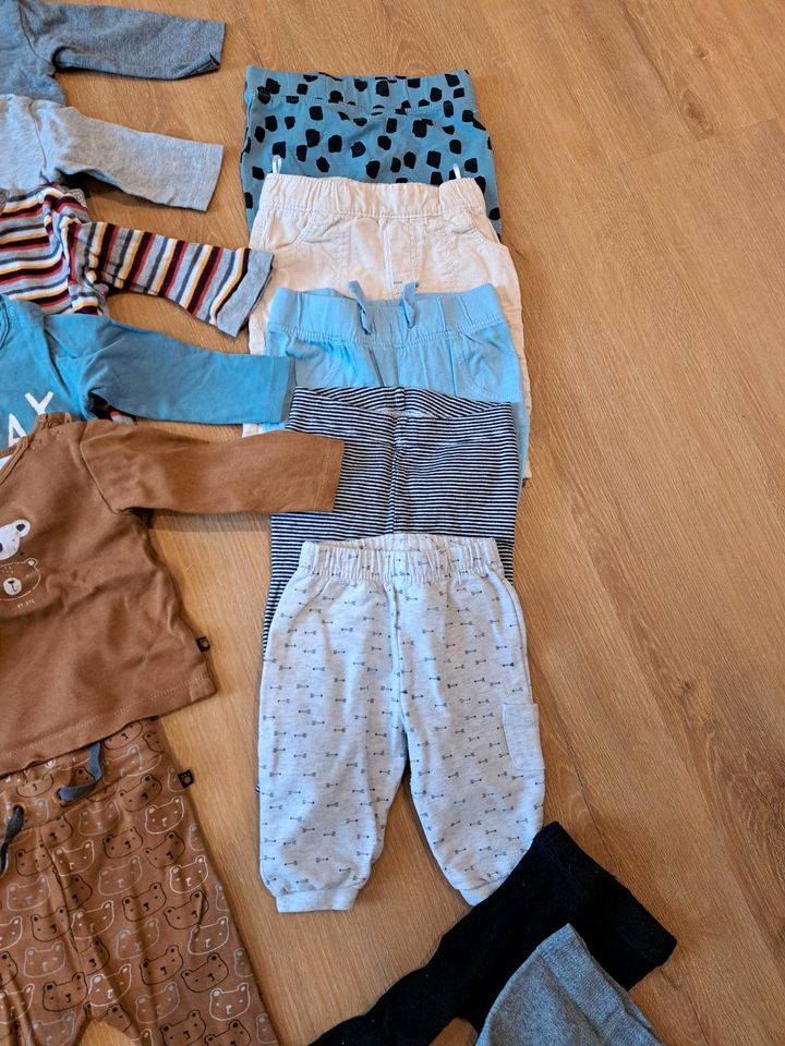 Babykleidungsset Hosen/Pullis/ Bodys/Schlafanzüge/Strumpfhosen in Versmold