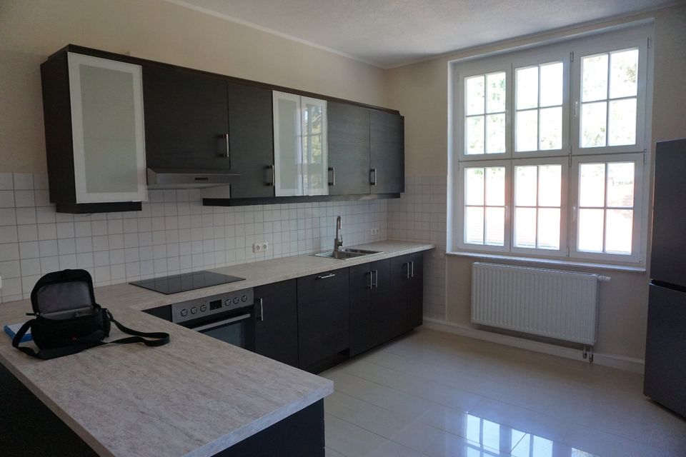 grosse 2 Zimmer Wohnung mit Einbauküche und Tageslichtbad in Bernsdorf