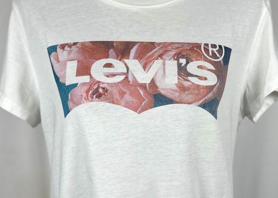 Klassisches T-Shirt rundhals Logo flowerprint Blume weiß L Levi‘s in Berlin