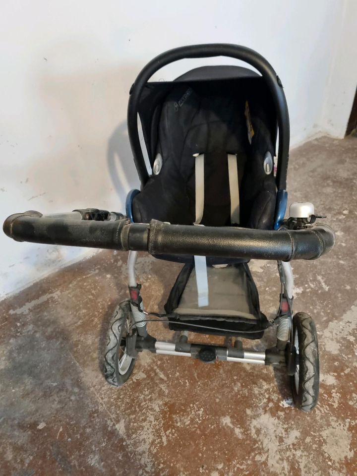 Maxi cosi mit Babywagen in Rothenburg o. d. Tauber