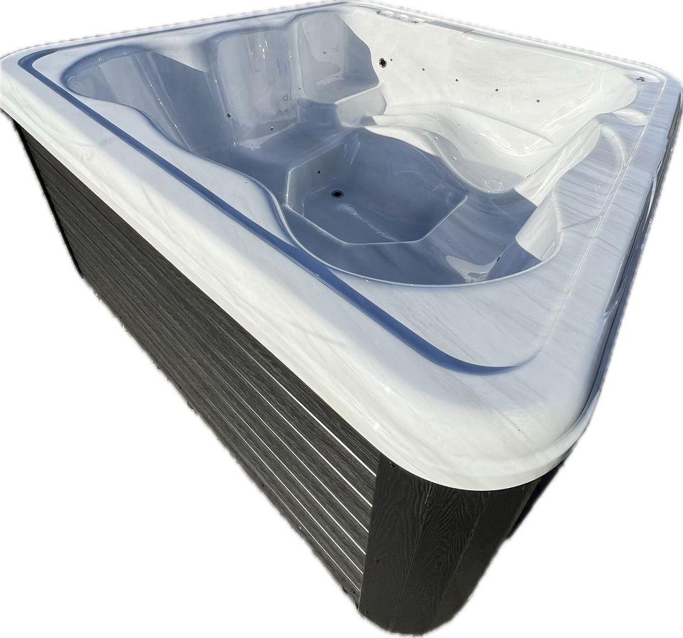 Acryl Whirlpool   Acryl Hot Tub   Neues Modell  225 cm x 225 cm in Rheinbach