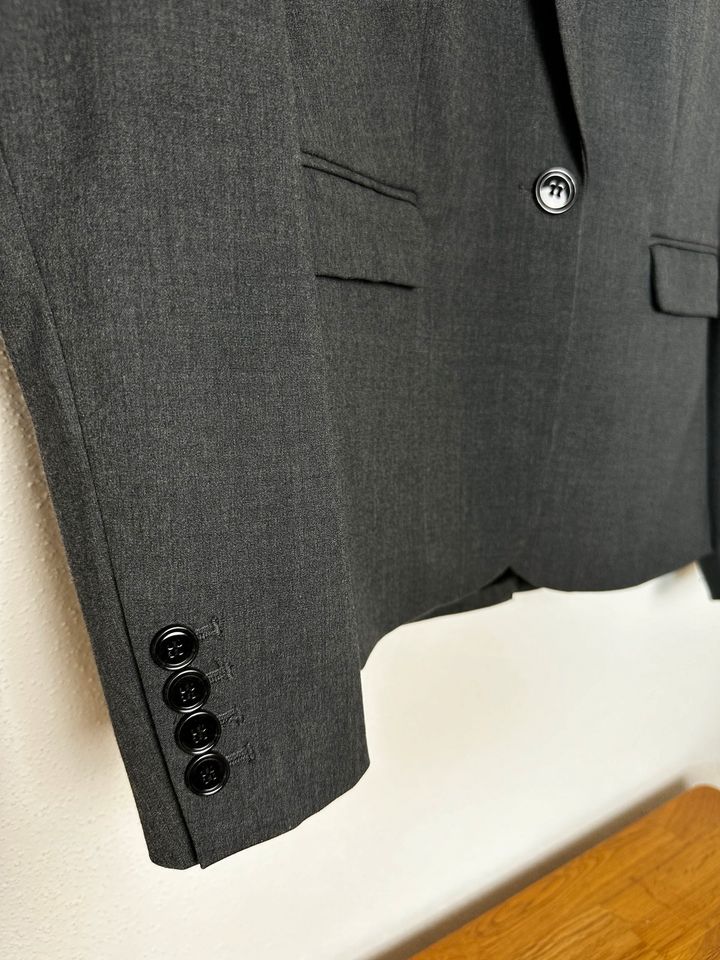 H&M Kostüm-Set Blazer mit Rock - grau - Gr. 34 in Landshut