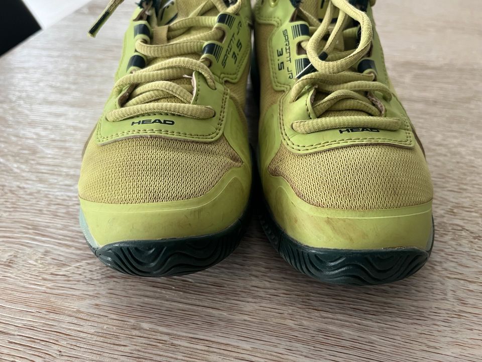 gut erhaltene grüne Outdoor-Tennisschuhe von Head in Krefeld