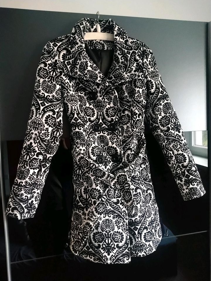 italienischer Damen Mantel Jacke schwarz weiß mit Ornamenten S 36 in  Leipzig - Süd | eBay Kleinanzeigen ist jetzt Kleinanzeigen