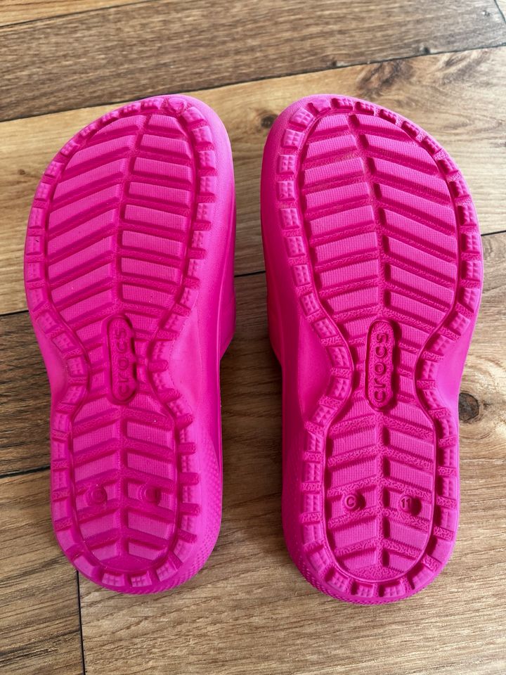 Crocs Badelatschen pink 28-29 in Sehnde