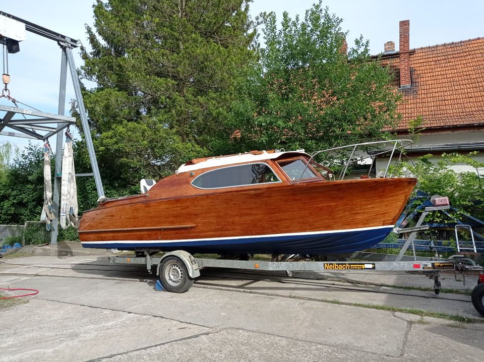 Holzkajütboot Donau / Liegeplatz in Berlin