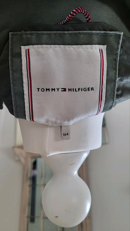 Jacke von Tommy Hilfiger Größe 164 in Ritterhude