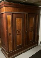 Alter Kleiderschrank von 1869 mit Intarsien Hessen - Frielendorf Vorschau