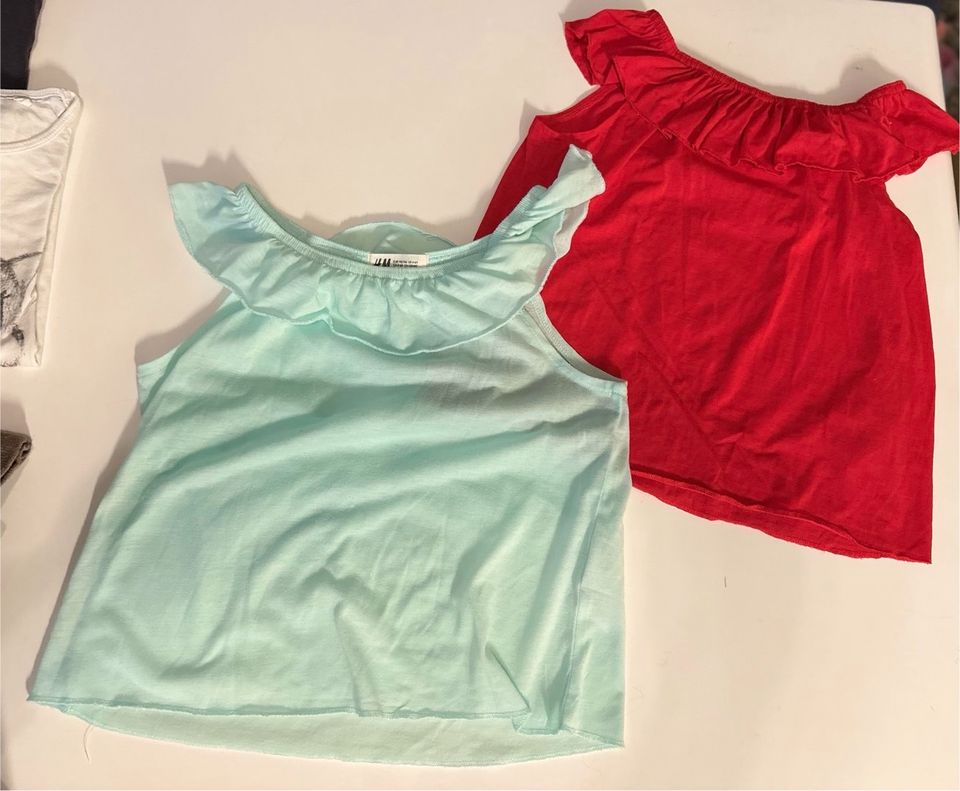 Mädchen Bekleidungspaket Gr.110-116 Leggings Tshirt Kleid H&M in Aßlar