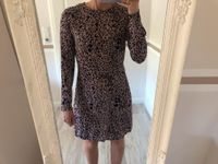 H&M Kleid in Flieder mit Leoparden Muster Gr. 38 Nordrhein-Westfalen - Borgholzhausen Vorschau