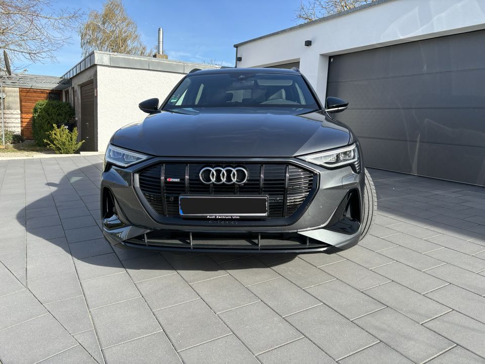 Audi e-tron S line 50 quattro 230kW - Vollausstattung in Heroldstatt