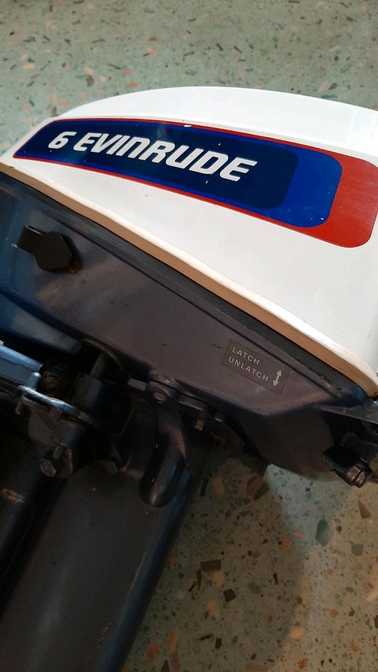 Evinrude 6 Bootmotor, Außenbordmotor mit Tank in Hindelang