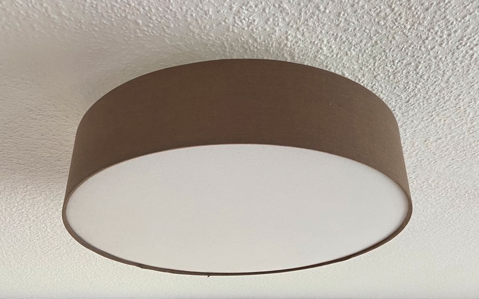 Deckenlampe braun Stoff Wohnzimmer in Borgentreich