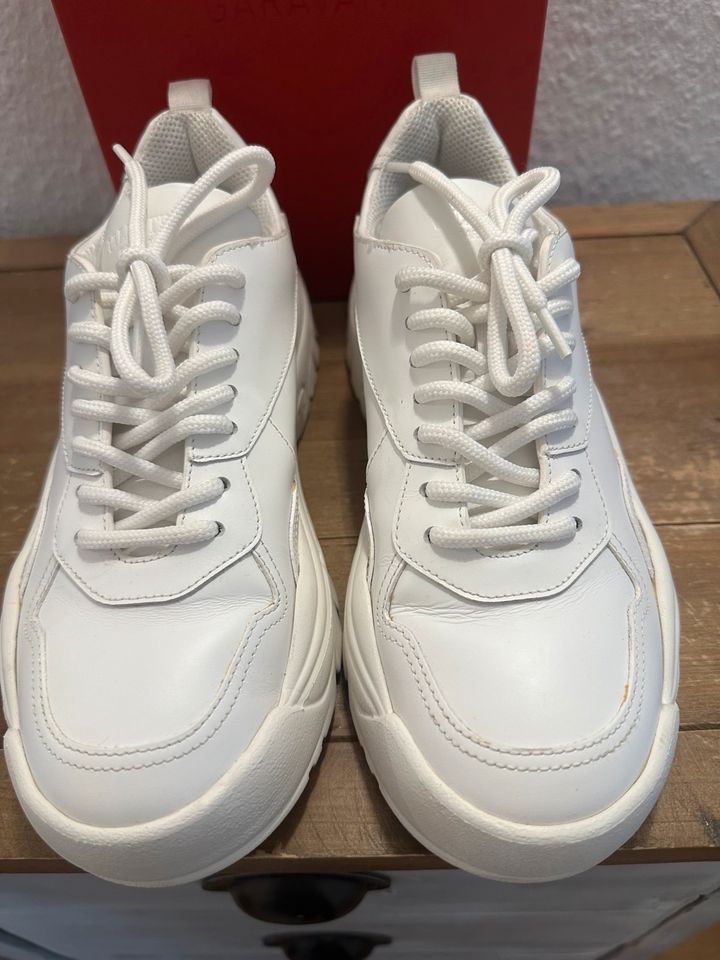 Valentino Garavani Leder Plateau Sneakers Gr. 37 in Meerbusch