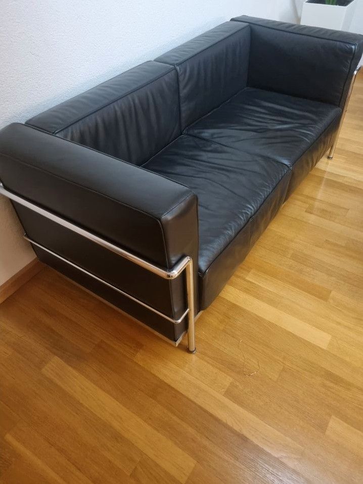 Cassina Le Corbusier LC 2 Sessel und Sofa Replika in Villmar