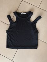 Cropped Top mit cut outs von Pull& Bear  Gr. M schwarz Schleswig-Holstein - Tangstedt  Vorschau