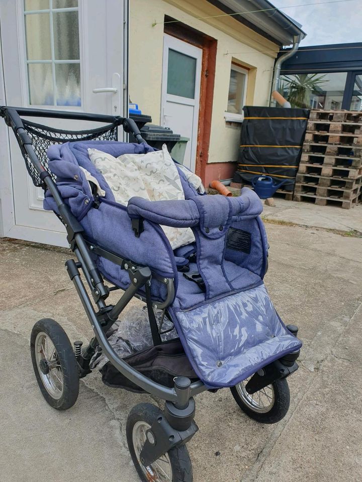 Kinderwagen mit sehr viel Zubehör in Seegebiet Mansfelder Land