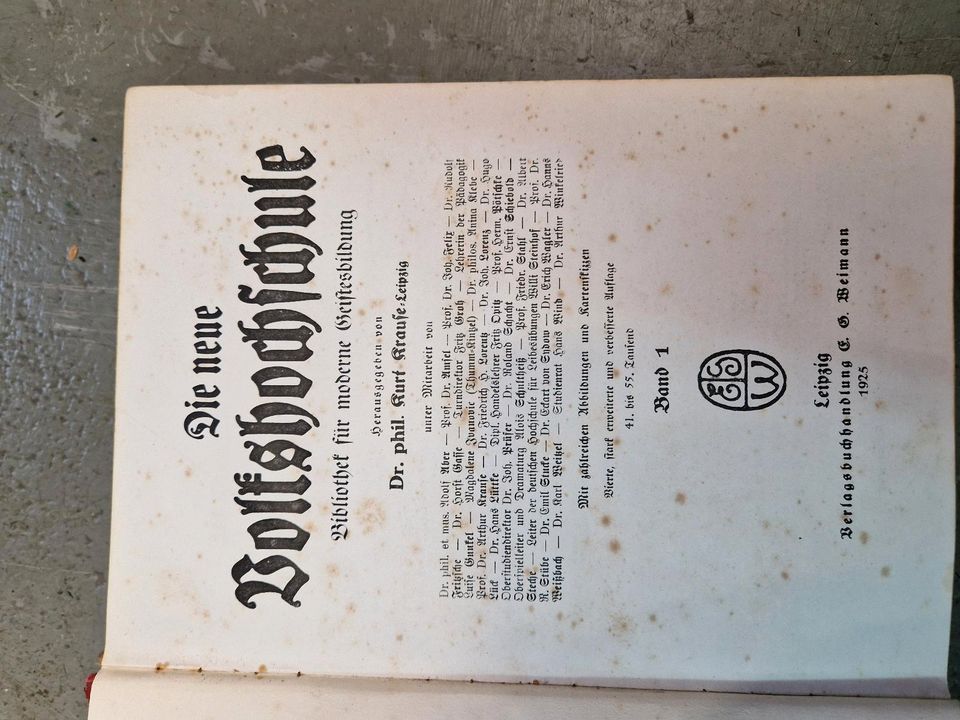 "Antikes" Buch "Die neue Volkshochschule" von 1925 in Sankt Augustin