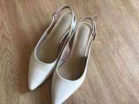 Tamaris Sling Back Pumps weiß Gr. 42 nur 1x getr Niedersachsen - Celle Vorschau