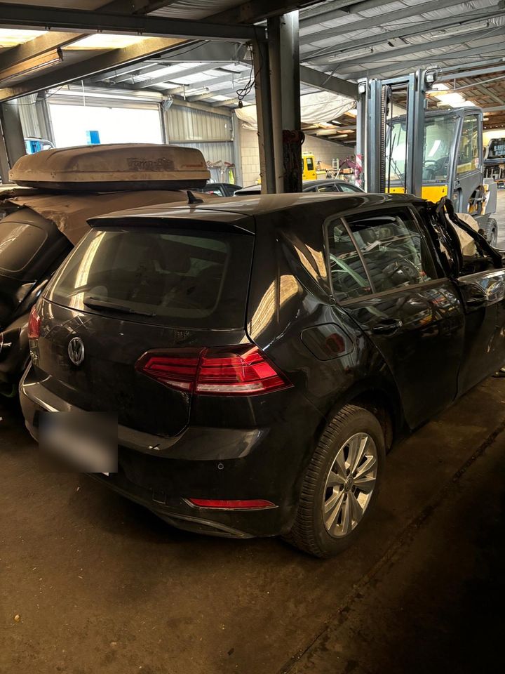 VW Golf 7 Totalschaden in Düren