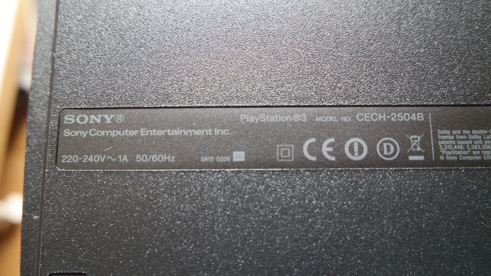 PlayStation PS 3 mit 2 Controllern und 1 Spielepaket CECH - 2504B in Horneburg