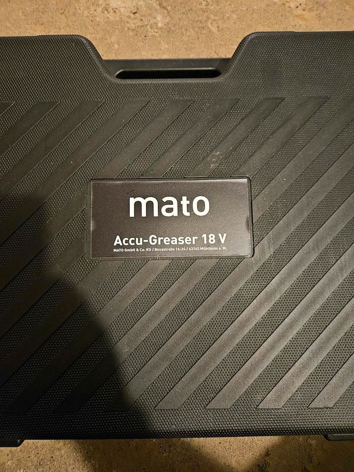 Mato accu greaser 18 v neue komplett in Leverkusen