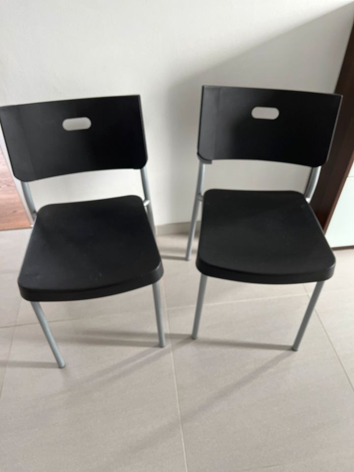 Stühle zum Stapeln schwarz in Oberasbach