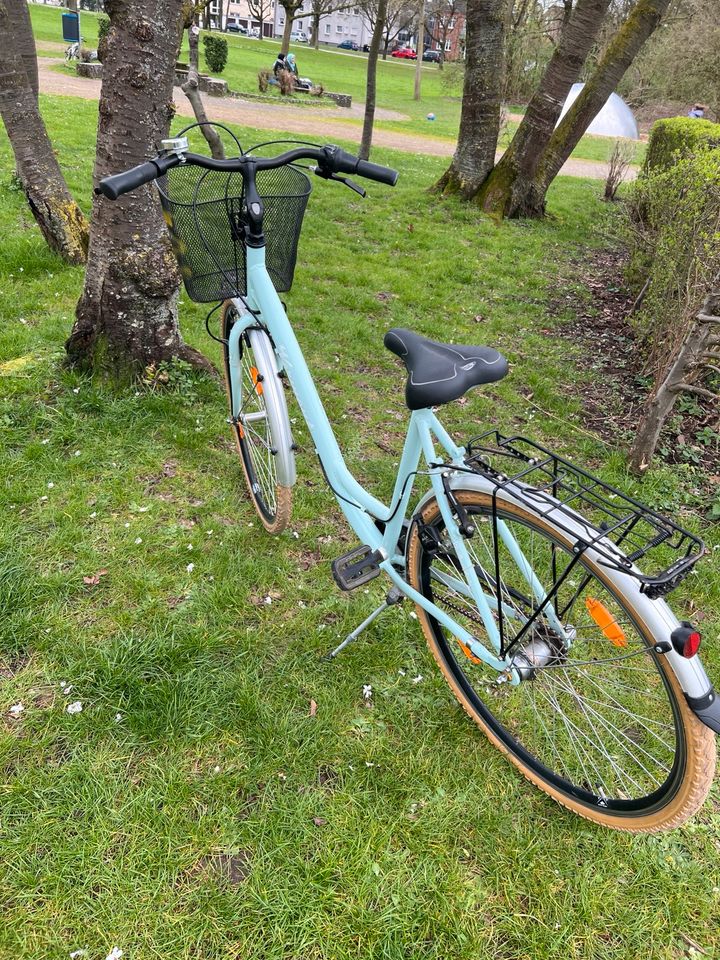 Frauen Fahrrad in Duisburg