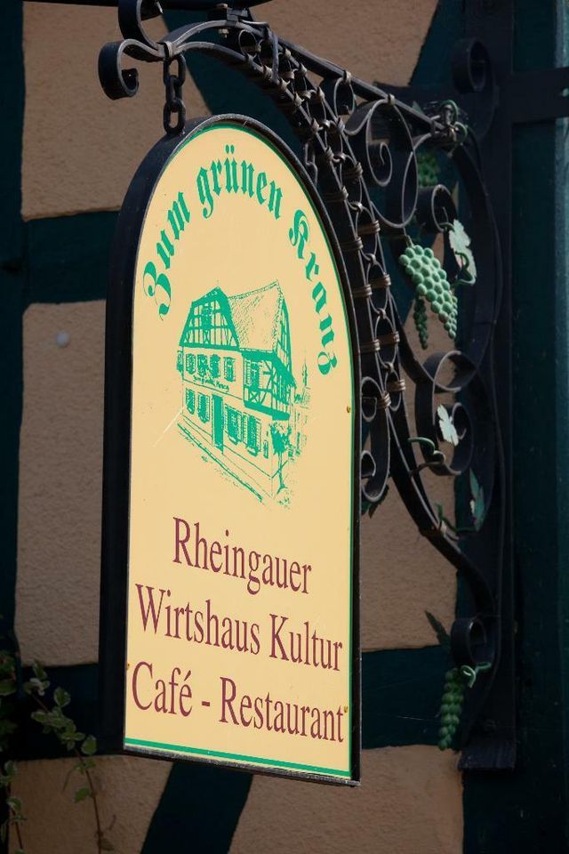 Auszubildende im Weinhotel als  Hotelfachfrau / mann in Rüdesheim am Rhein