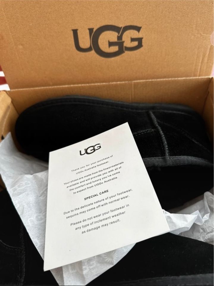 UGG Boots komplett schwarz in Köln