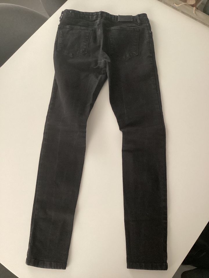Calvin klein Jeans Hose schwarz Skinny Gr. 29/32 neuwertig in Besigheim