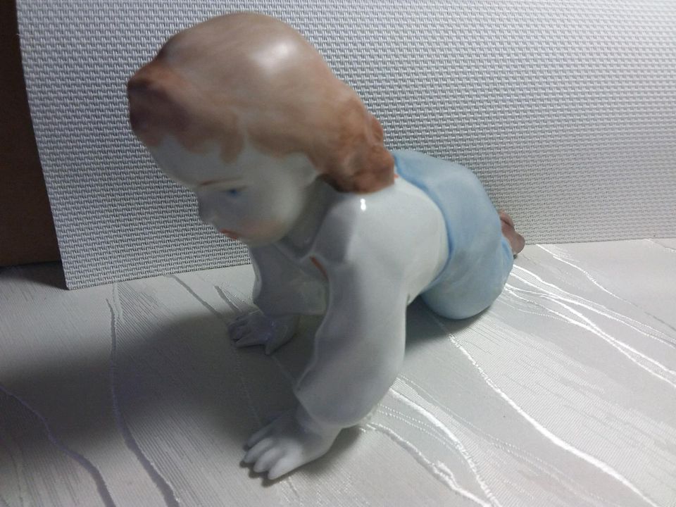 alte Porzellan/figur Baby Sammler für große Puppen/stube Vitrine in Karlsruhe