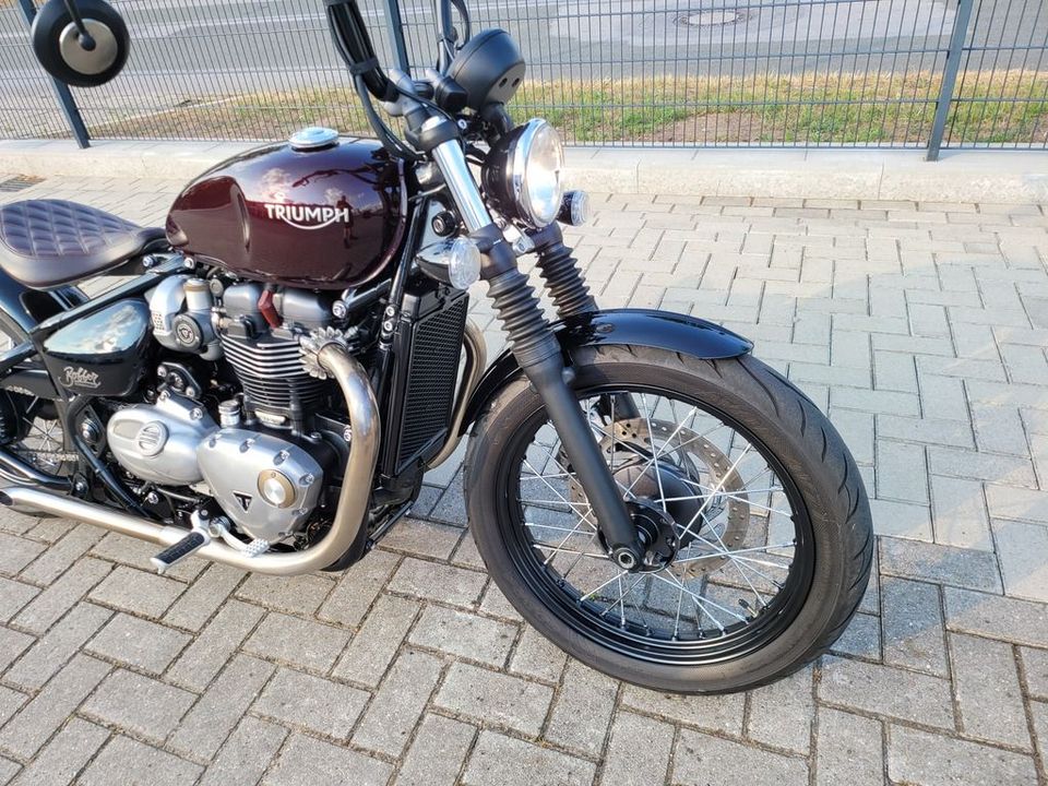 Triumph BONNEVILLE BOBBER 1200 ABS LENKERUMBAU + HELM in Bawinkel