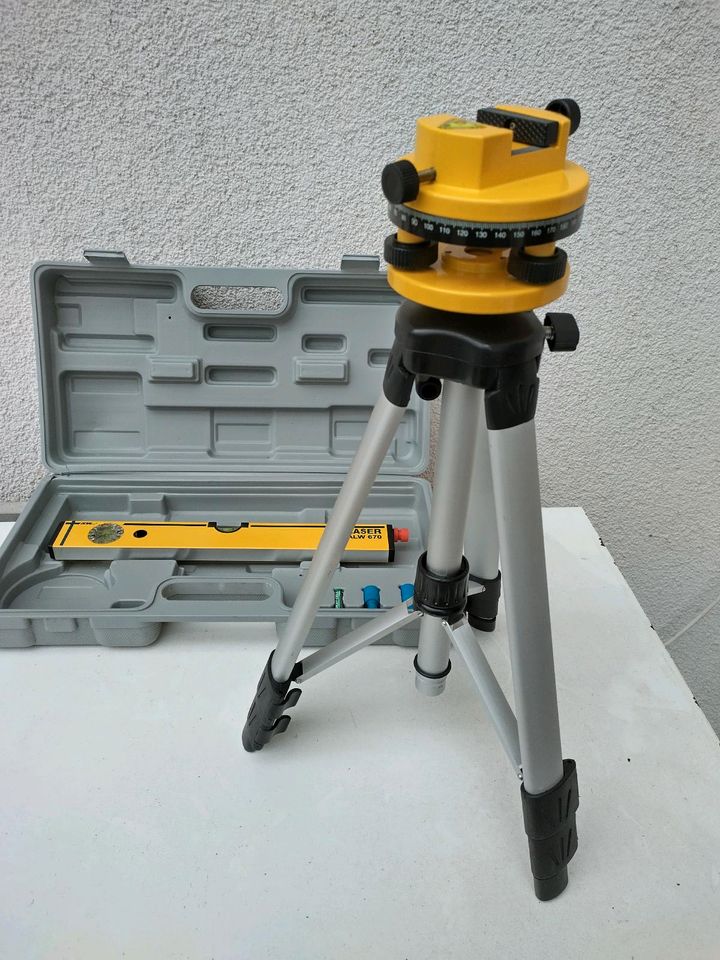 Laser Tool Kit Laser - Wasserwaage Stativ Neuwertig in Hardegsen
