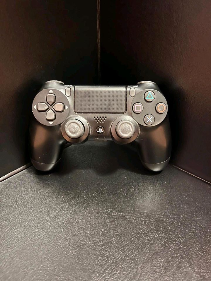 Playstation 4 controller in Leverkusen