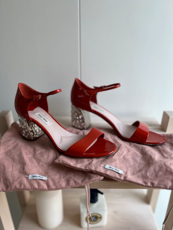 Miu Miu Schuhe mit Absatz Sandals Größe 38,5 aus leder in Regensburg