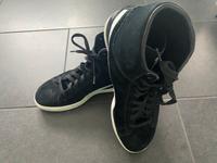 Puma Turnschuhe Sneaker Halbschuhe Leder Gr. 41 Schwarz Hessen - Kassel Vorschau