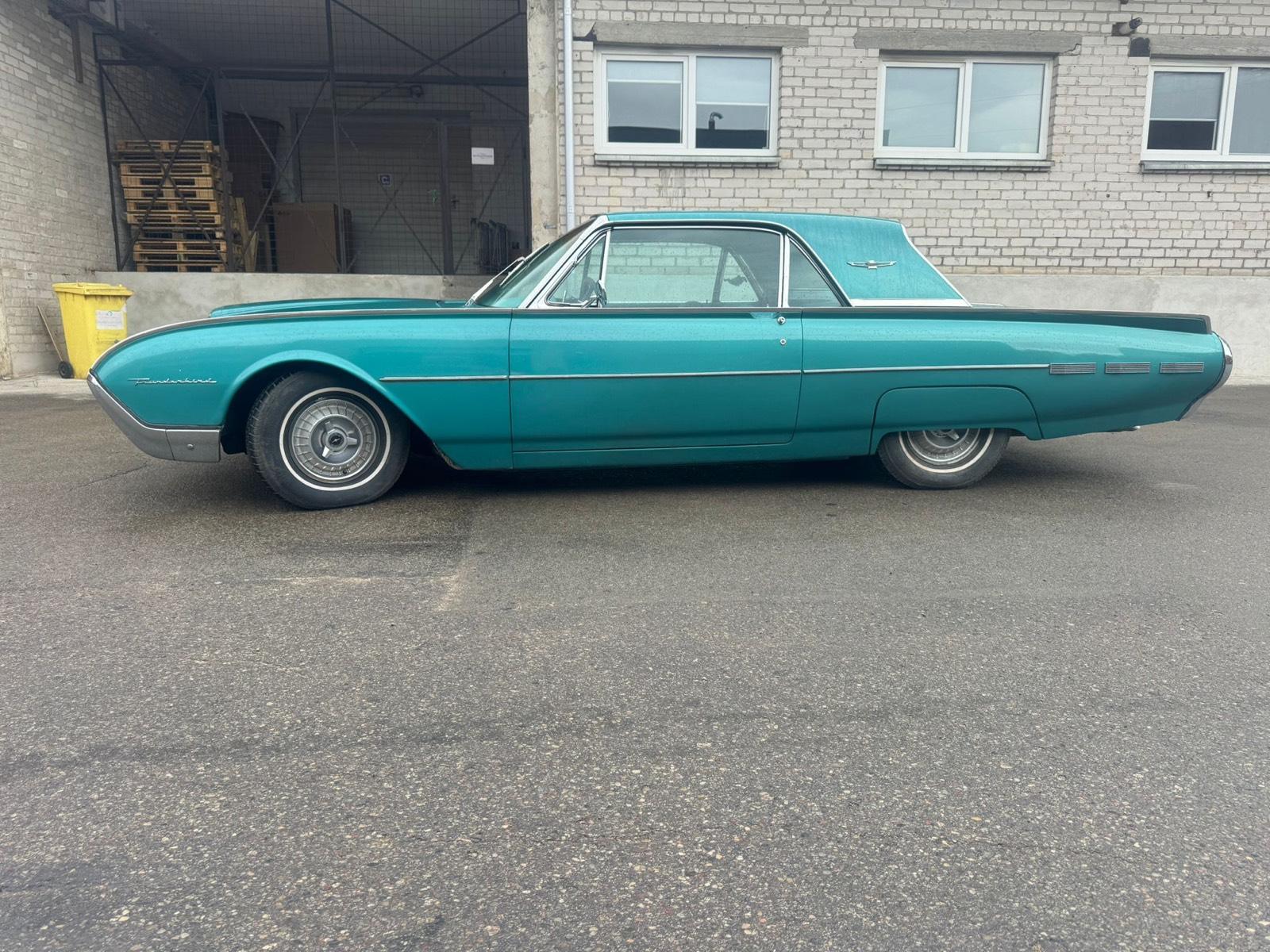Abbildung des Autos Ford Thunderbird 1962, 6…