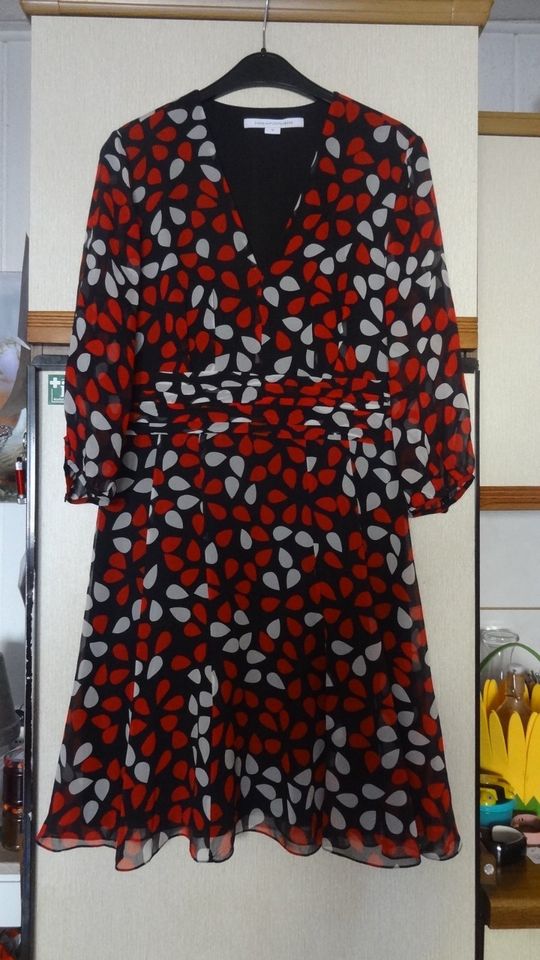 DIANE  FURSTENBERG   Seidenkleid   Schwarz-Rot -Weiß  Gr. 40  NEU in Mackenbach