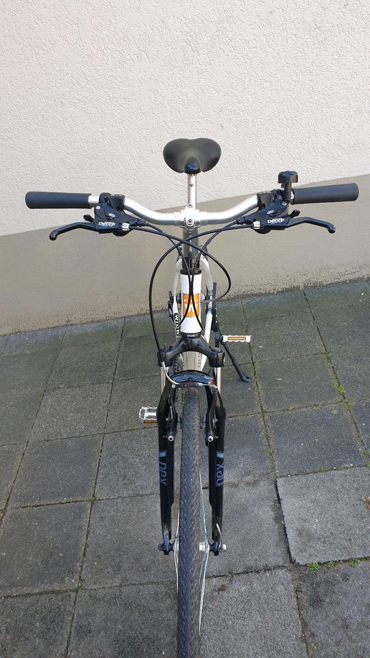 28 Zoll Damenfahrrad Sityrad Crossbike Top Zustand in Hochheim am Main