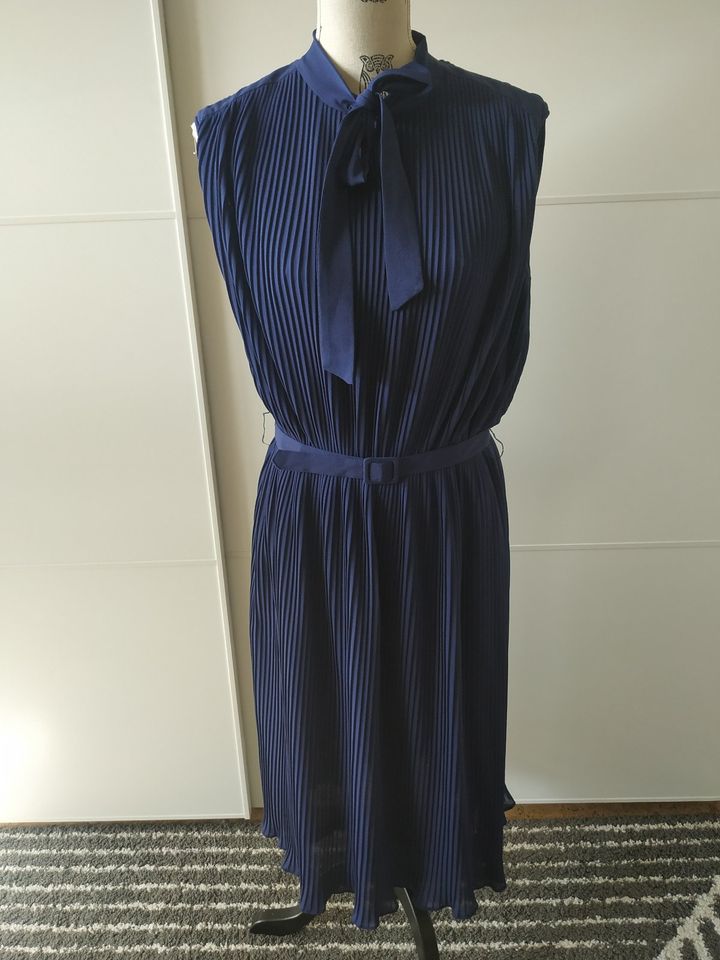 Verena Modelle Vintage Kleid Plissee blau Schleife Gürtel 44 in Breitengüßbach