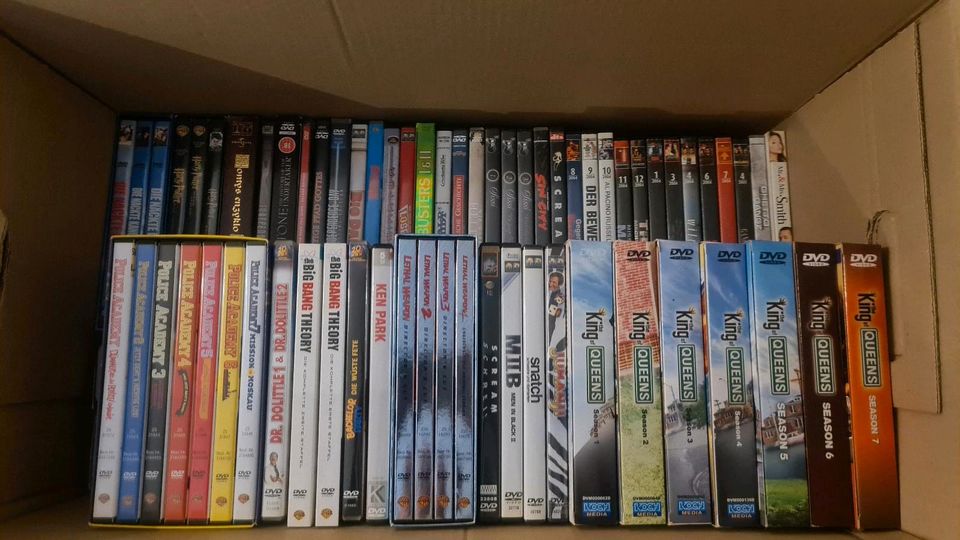 Verkaufe eine Kiste mit ca  83 DVDs in Köln