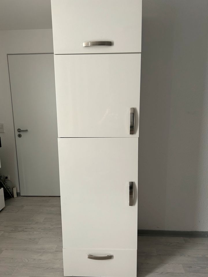 Hochschrank Nobila mit Kühlschrank in Krefeld