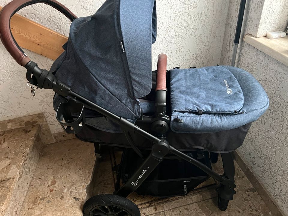 Kinderwagen/Buggy von Kinderkraft 3in1 in Einbeck