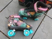 Rollschuhe Gr. 39,5 und Skaterhelm Berlin - Treptow Vorschau