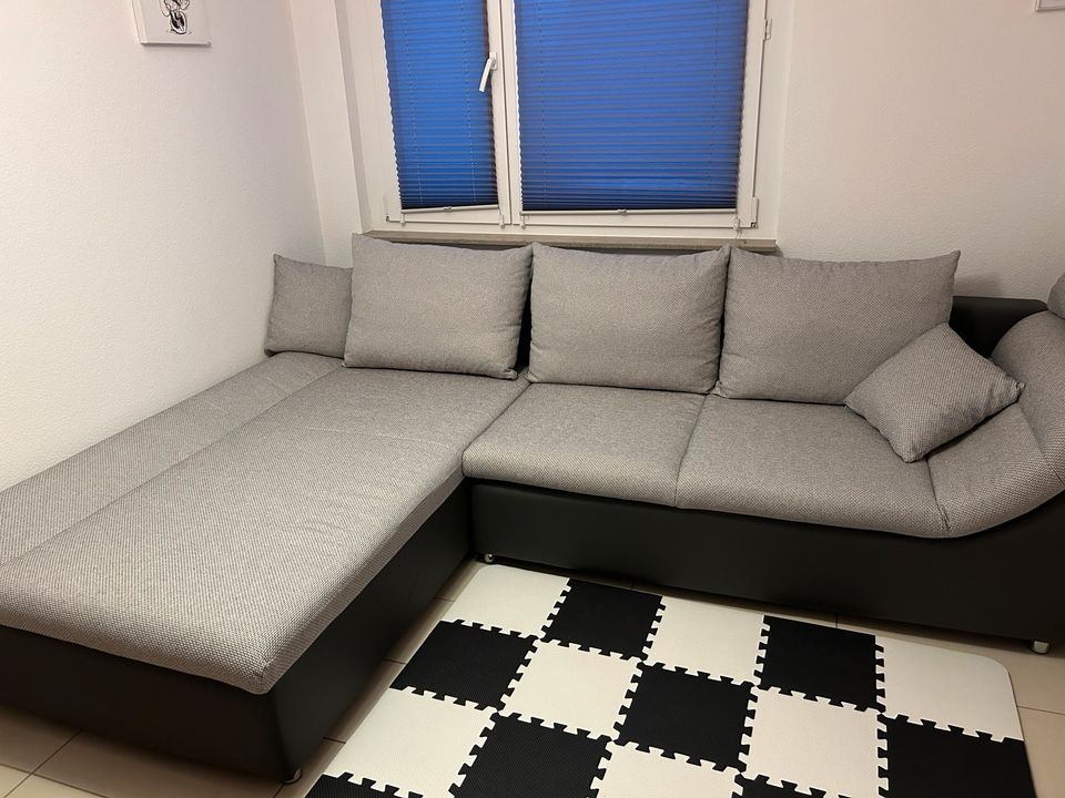 Couch | Sofa mit Schlaffunktion in Pliezhausen