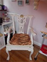 Schöner interessanter Stuhl aus Holz, weiß mit Gold Hamburg-Nord - Hamburg Groß Borstel Vorschau