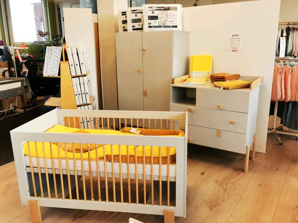 Babyland Outlet Babyzimmer Kinderzimmer Babybett Wickelkommode %% in Bünde