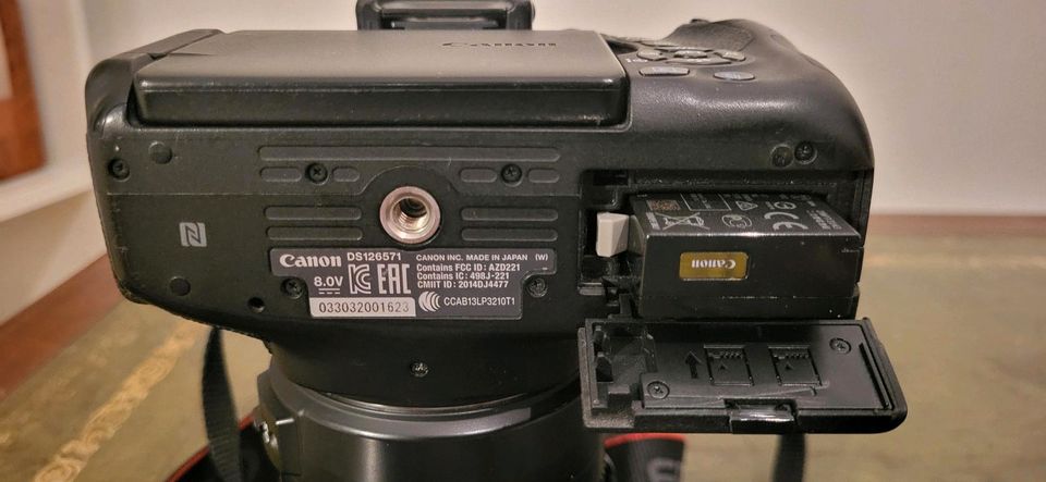 Canon Spiegelreflexkamera EOS 750D ( DS 126571 ) Camera in Hamburg