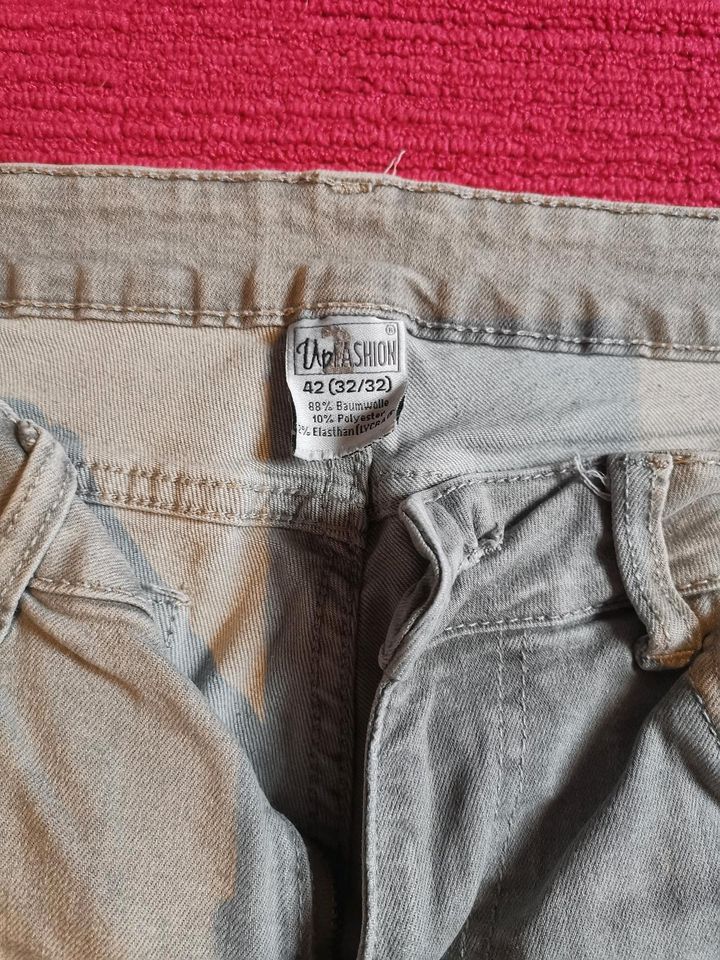 Jeans Hosen Damen Gr 42 in Augustdorf